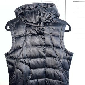 THE NORTH FACE - 550 VEST IN BLACK